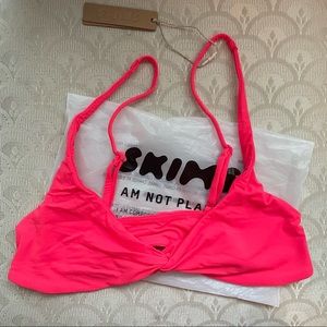 New with tags SKIMS skimpy scoop bra “ultra pink” S